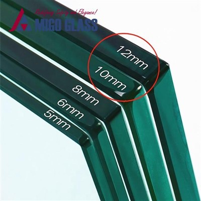 स्पष्ट स्क्वैश कोर्ट ग्लास