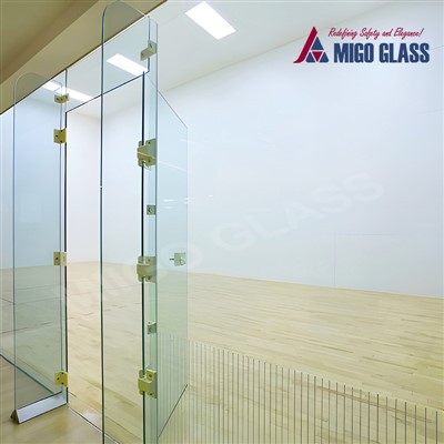 स्क्वैश कोर्ट ग्लास वॉल